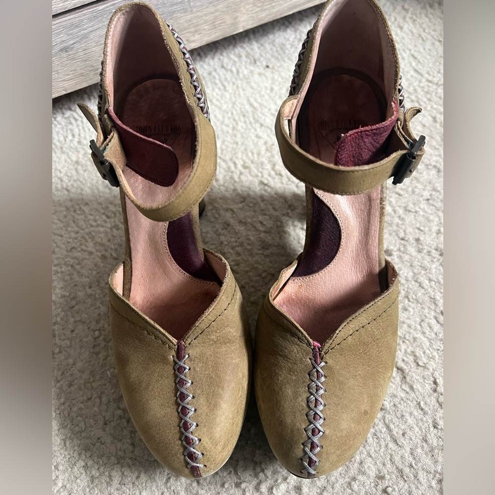 John Fluevog Writes Simone